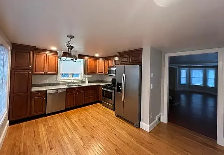 24 Cain Ave — Photo 2