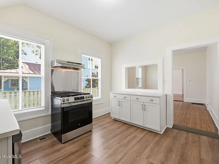 511 Middle St #A — Photo 10