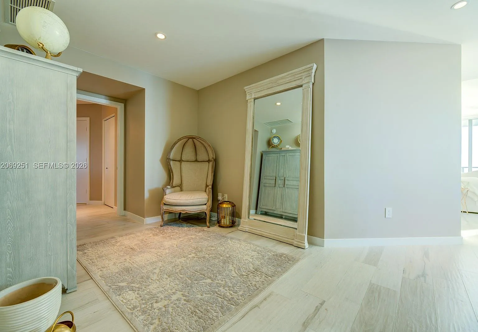 Gran Paraiso Condo — Photo 2