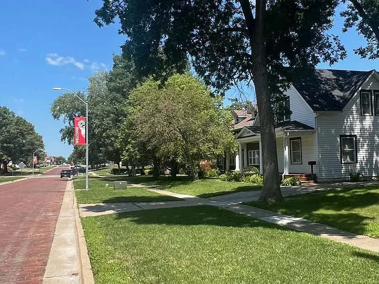 506 Broadway St — Photo 3