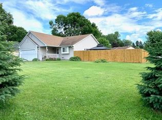 7517 17th St N, Oakdale, MN 55128
