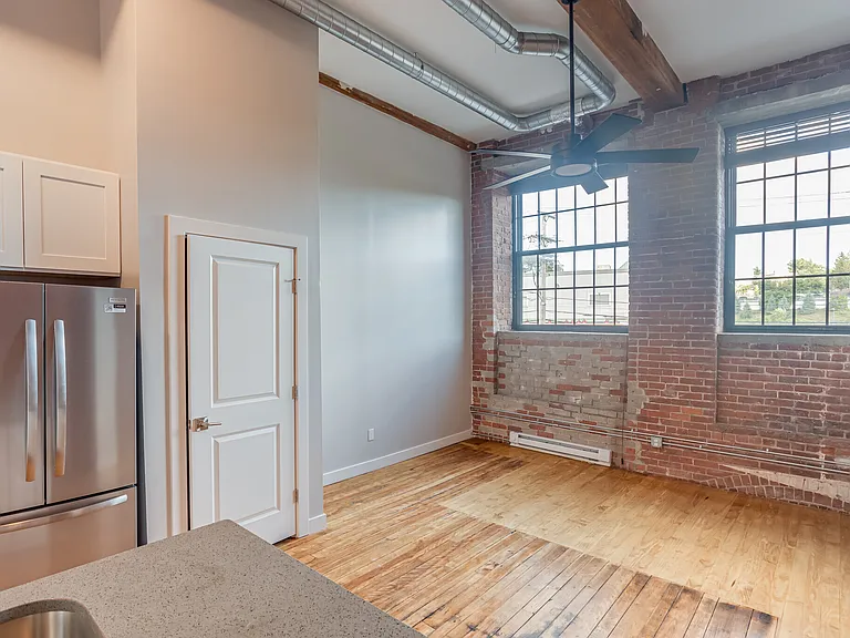 556 Atwells Ave — Photo 32