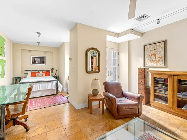 129 West 70th Street image 4 of 15