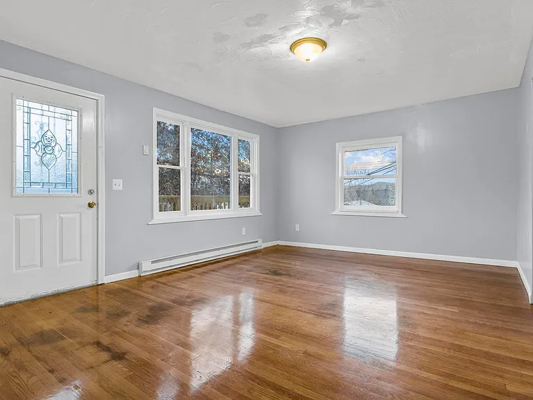 105 Oakridge St #A — Photo 4