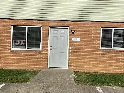 961 Northwestern Ave — Photo 3