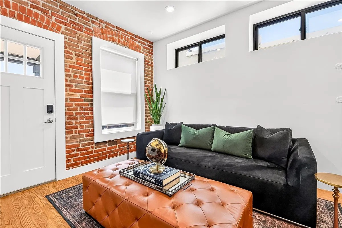 1 bed, 742 sqft, $2,400 — Photo 3