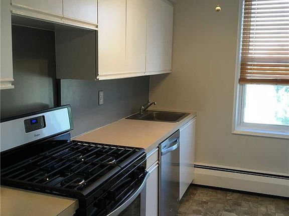 4th image of 60 Hempstead Ave APT 3NN