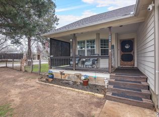 203 S Mount St, Chico, TX 76431