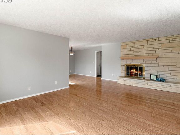 5th image of 3671 SE Alder St