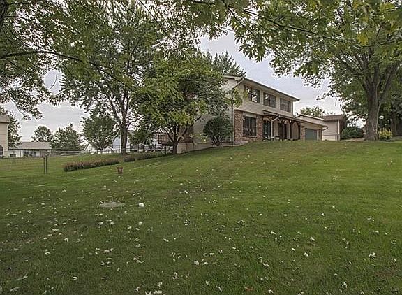 Look at this beautiful yard!