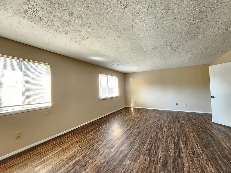 22810 Leedstown Ln — Photo 7