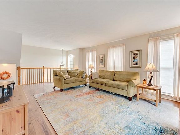3rd image of 109 Park Pl