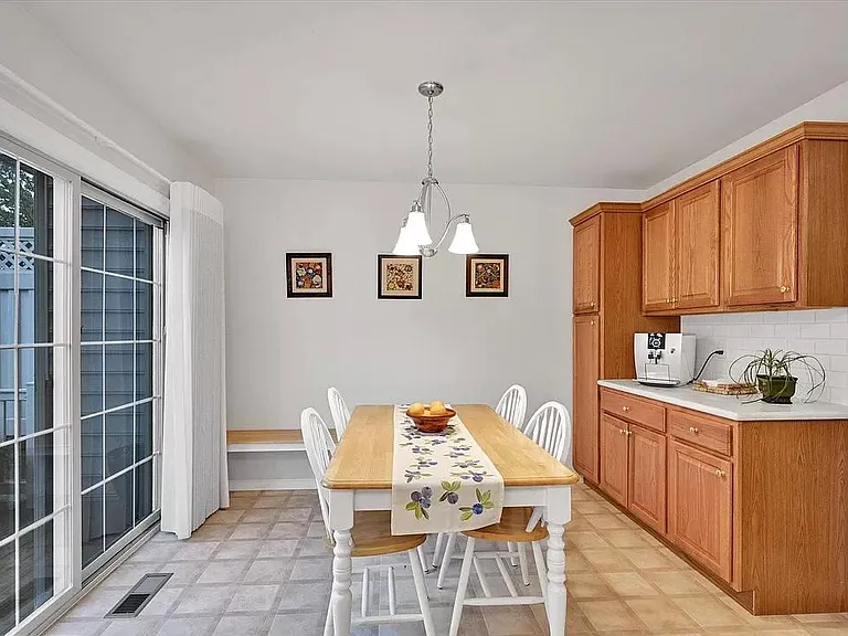 624 Royal View Dr — Photo 4