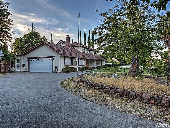 4th image of 8217 Olivine Ave