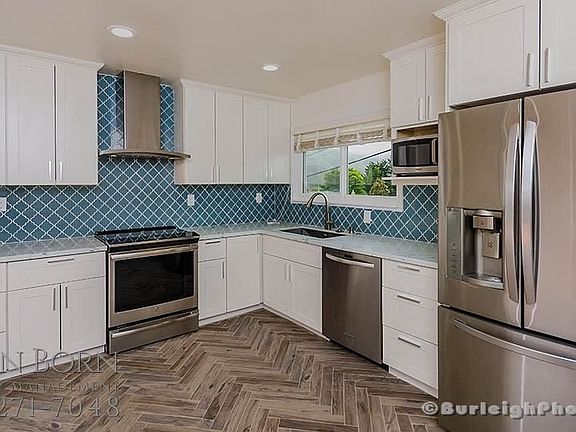 3rd image of 1127 Manzanita Dr