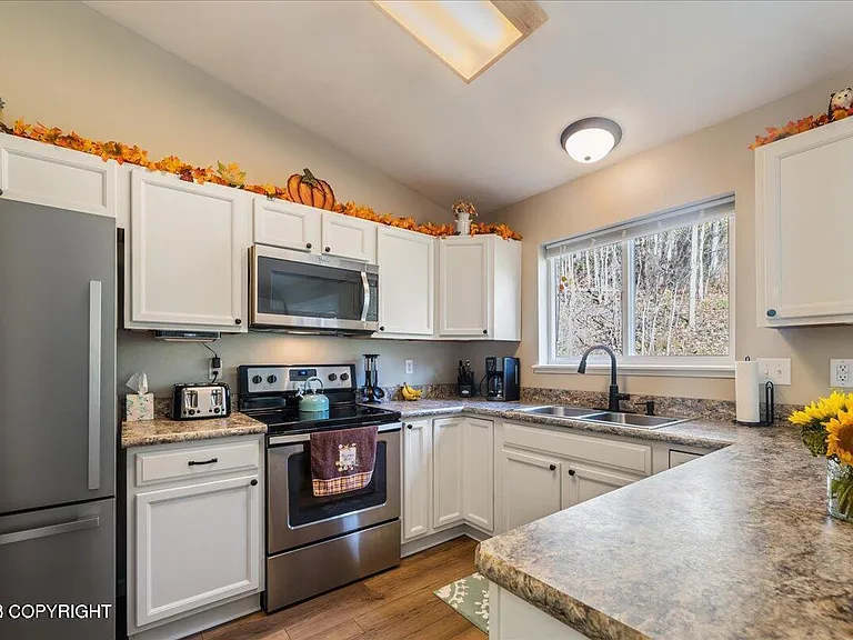 19015 Danny Dr — Photo 10