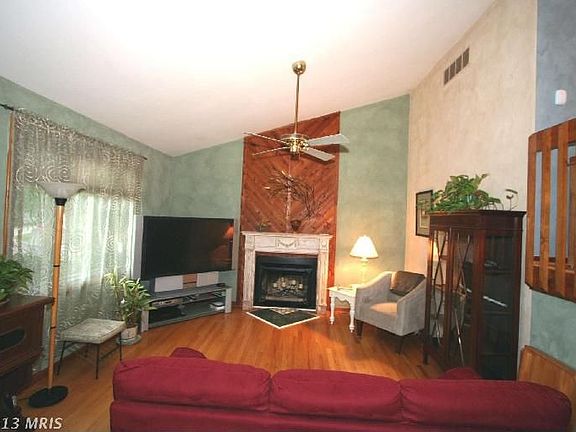4th image of 158 Clarence Ave