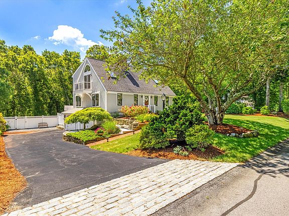 3rd image of 27 Crestview Drive