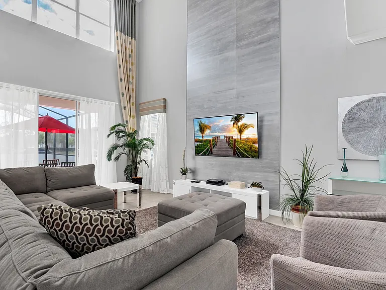 Majesty Palm Rd — Photo 11