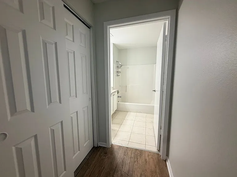 Glenbrooke Apartments — Photo 41