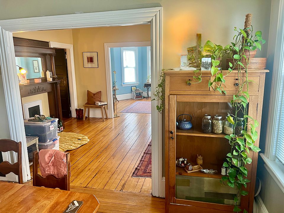 1st image of 138 Chapin Ave #1