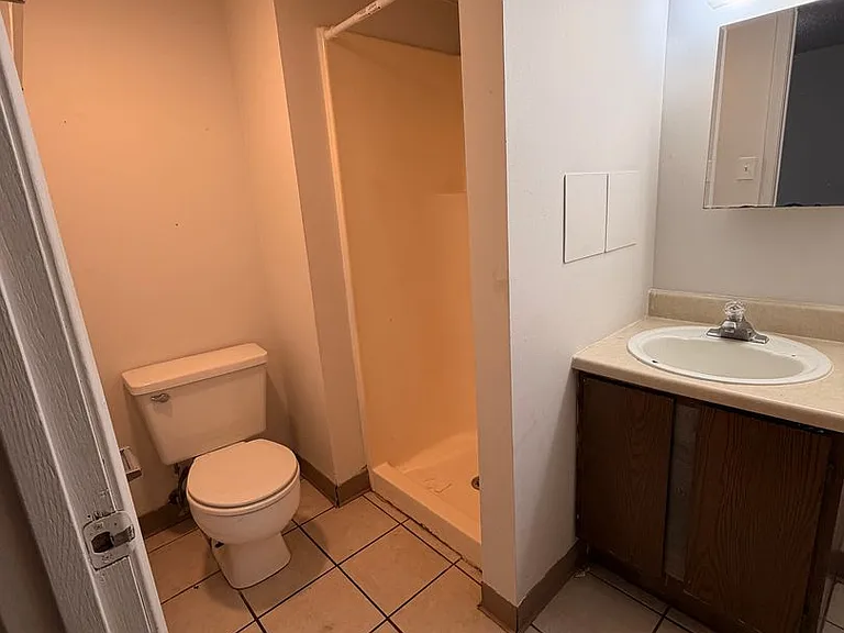 440 E Madison St — Photo 34