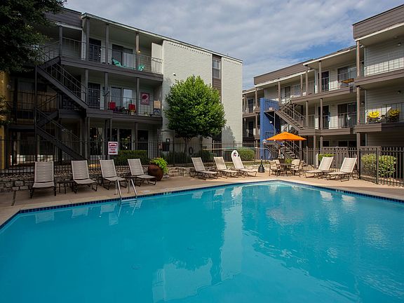 3rd image of 4009 Victory Dr APT E201