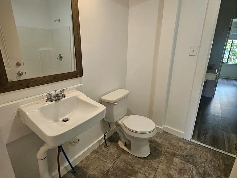805 S Confederate Ave — Photo 3