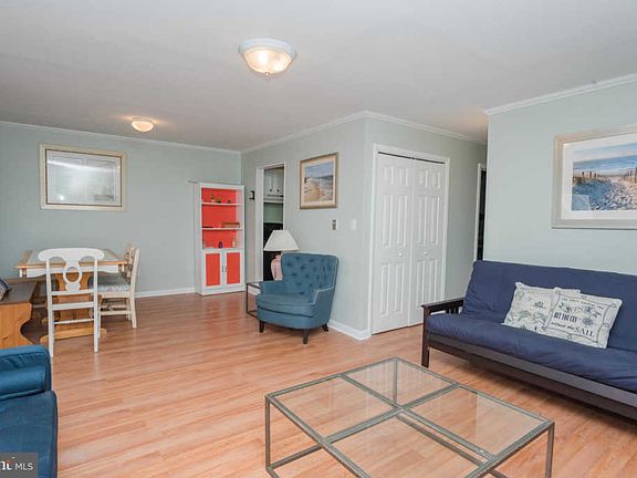 5th image of 511 Robin Dr Unit 304