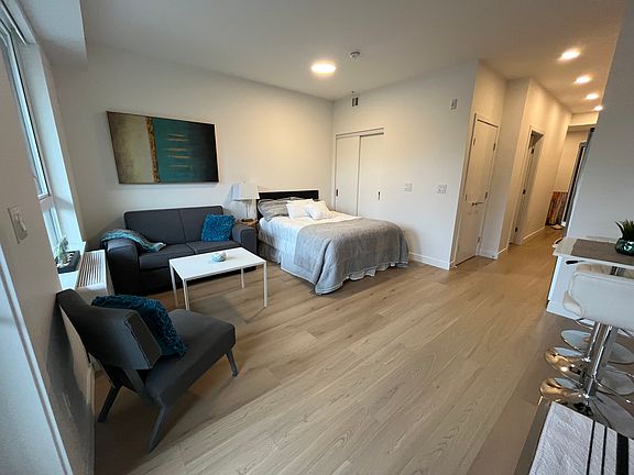 2nd image of 2450 Garden Dr #407