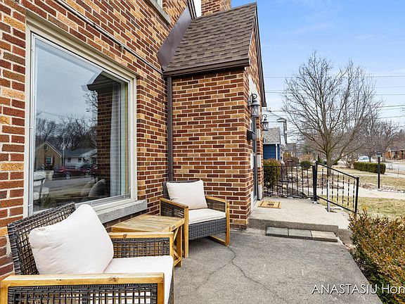 3rd image of 9 Wallinwood Ave NE