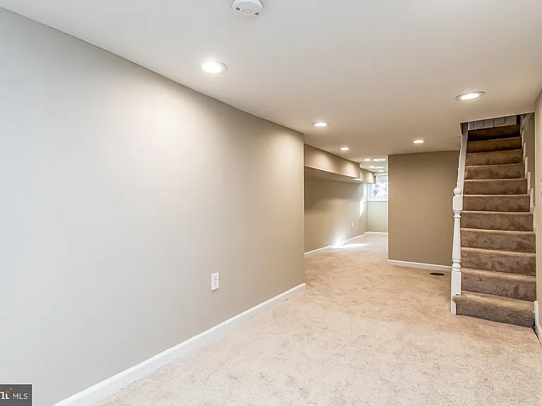 130 W Randall St — Photo 24