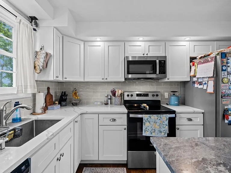 44 Dion Ave — Photo 6