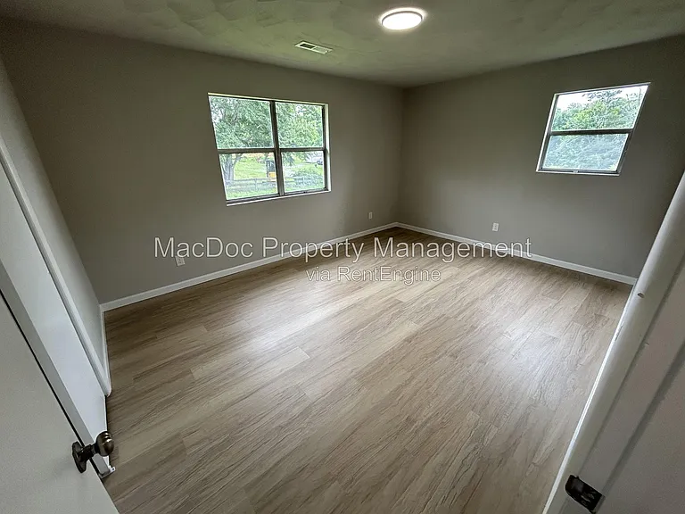 321 Union Ave — Photo 12
