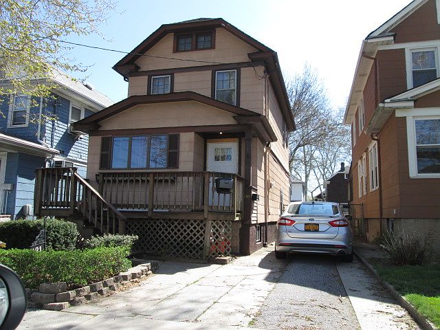 1st image of 131 Woodbine Ave