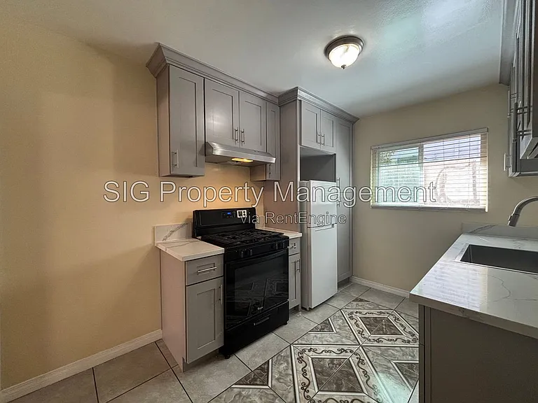 526 E Windsor Rd #4 — Photo 8