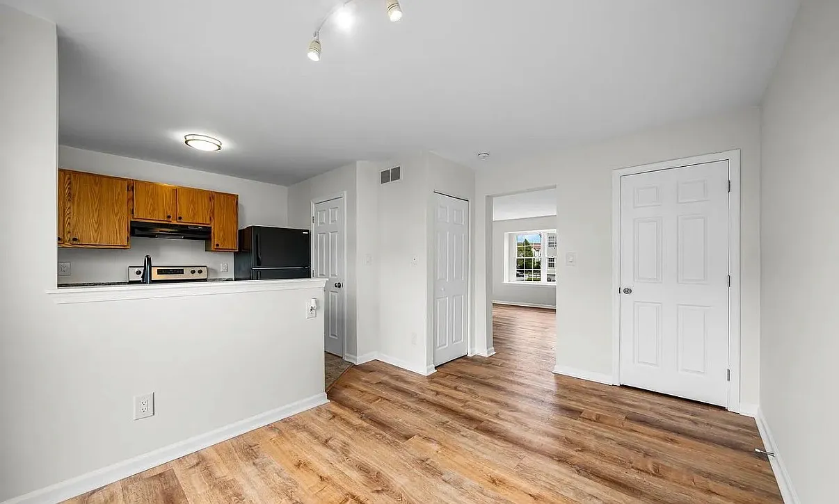 3 bed, 1125 sqft, $2,450 — Photo 1