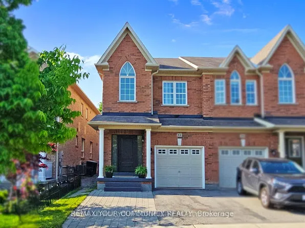 52 Four Seasons Cres, East Gwillimbury, ON L9N 0C3