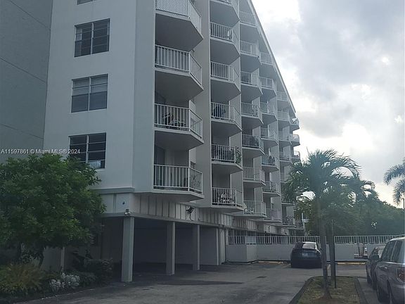 4th image of 16710 NE 9th Ave APT 205