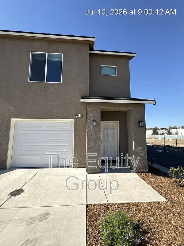 3 bed, 2.5 bath, $1,950 — Photo 2