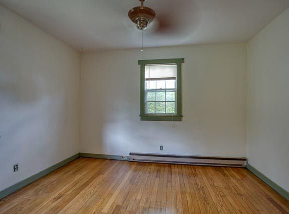 5th image of 127 New York Ave