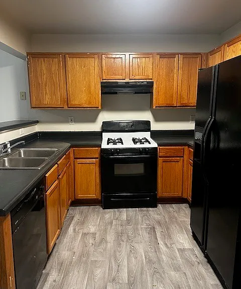 5675 Hampton Ct — Photo 11