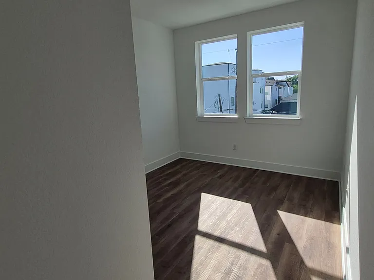3003 Delano St — Photo 28
