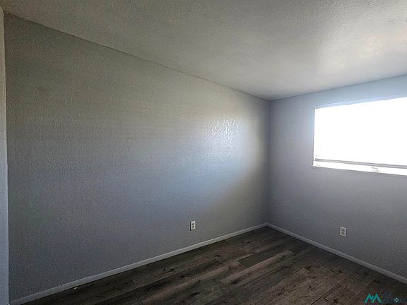 2nd image of 2807 Emerald Dr