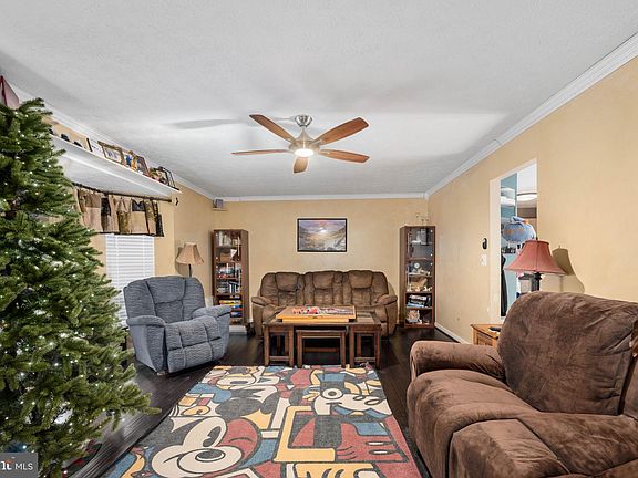 3rd image of 121 Hartwood Meadows Dr