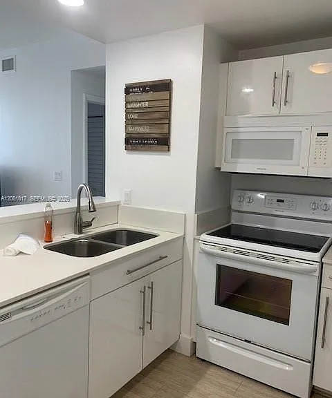 185 SE 14th Ter #2611 — Photo 10
