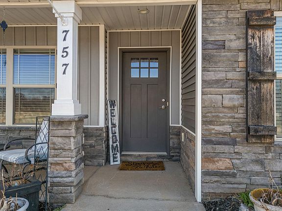 3rd image of 757 Berry Rd