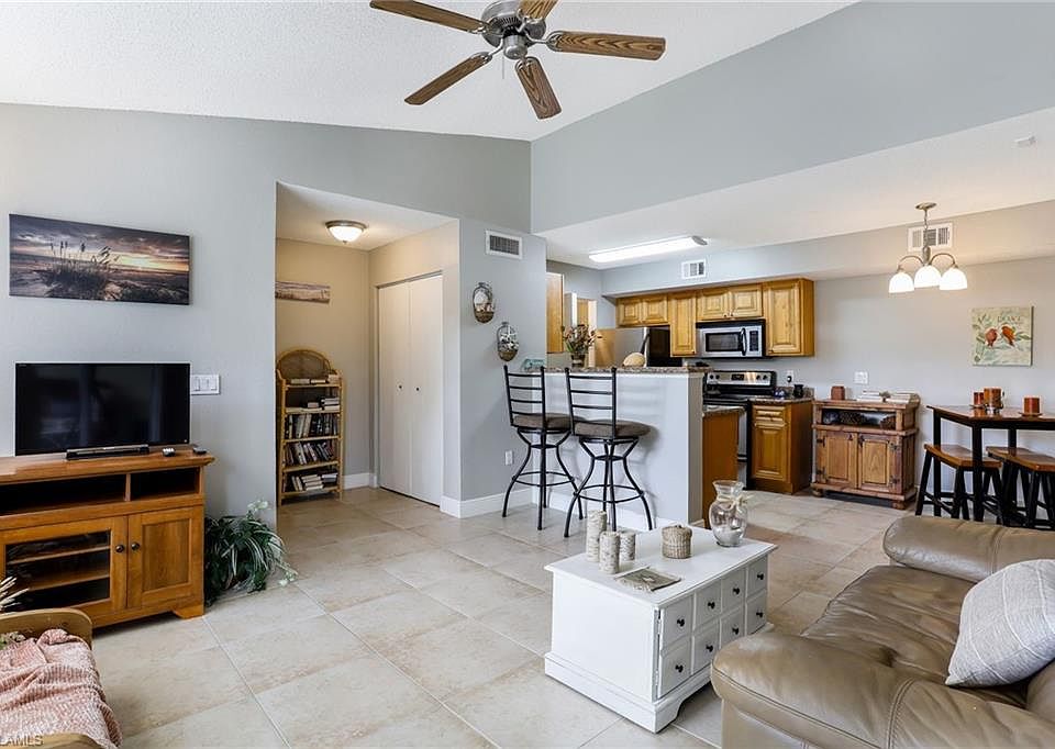 Home For Sale In Venetian Palms