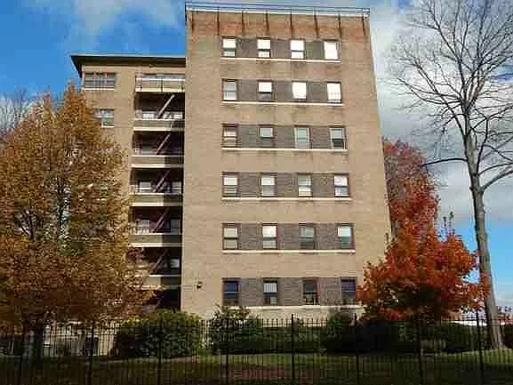 230 Farmington Ave — Photo 4