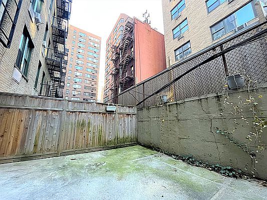 5th image of 224 E 70th St APT 4